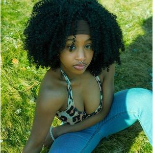 Meet your Posher, Assata